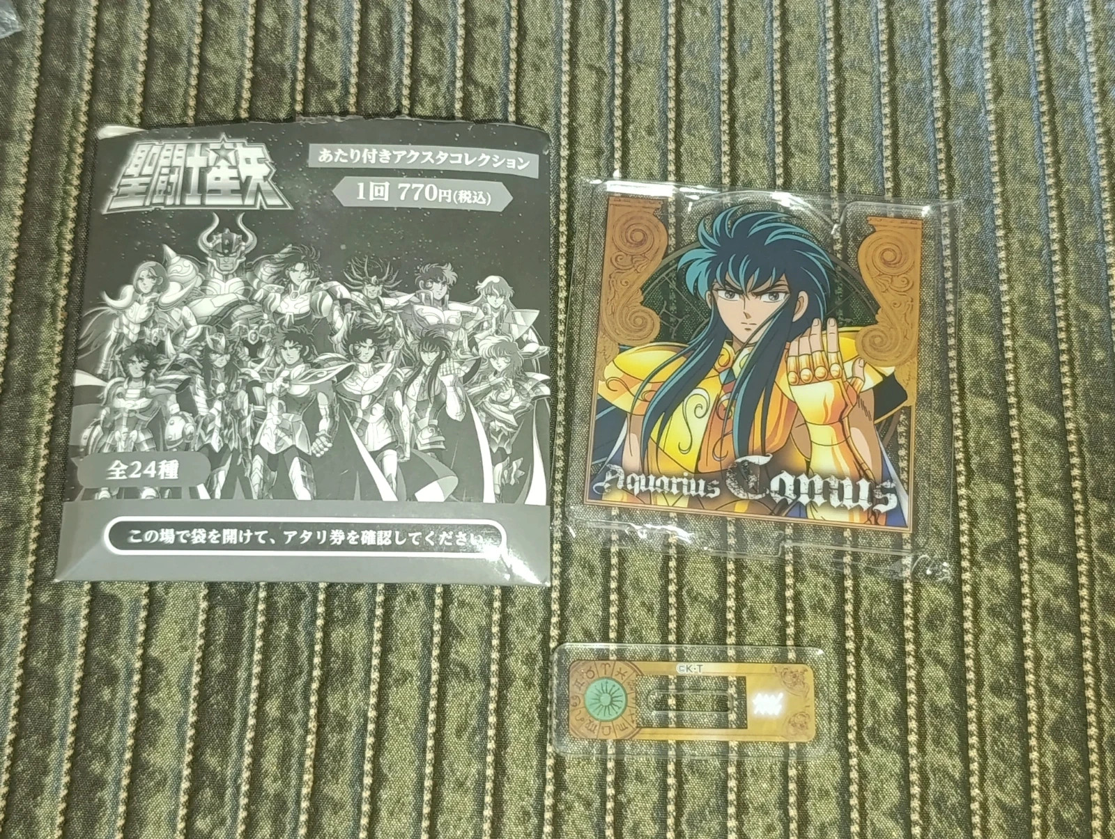 Soporte acrilico cabeza Camus Aquarius. Saint Seiya