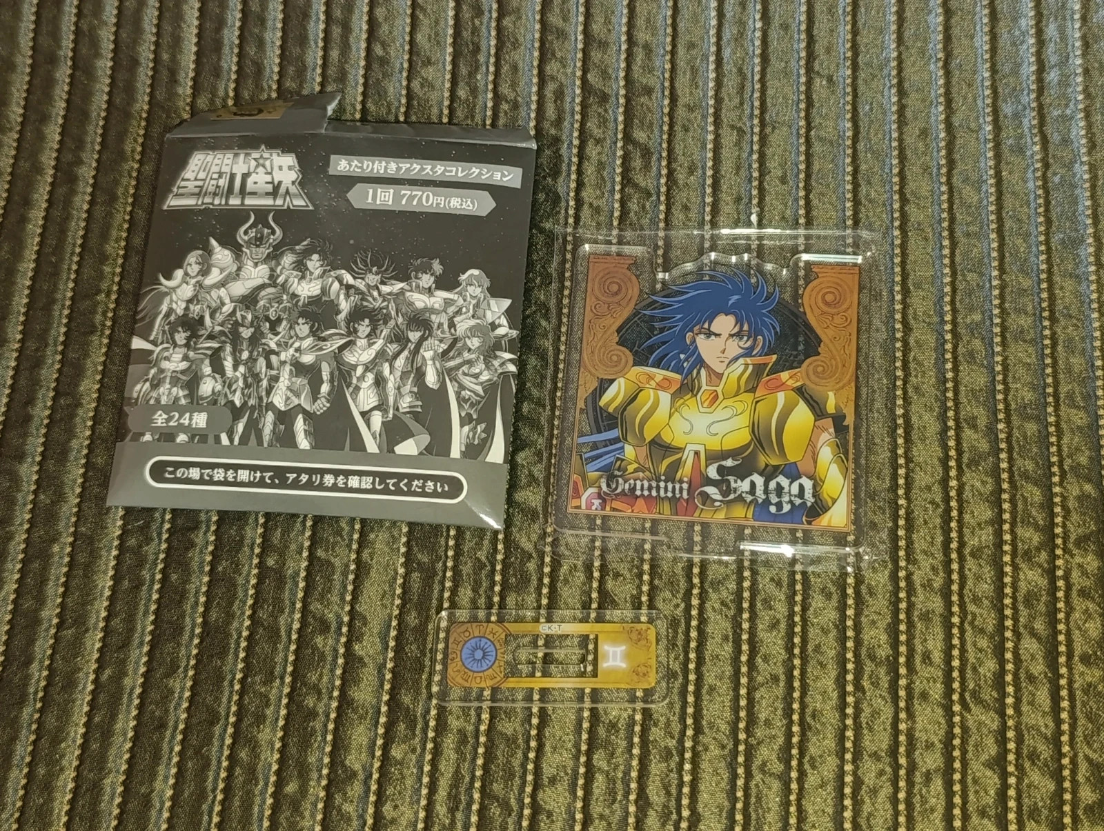 Soporte acrílico cabeza Saga de Gemini. Saint Seiya