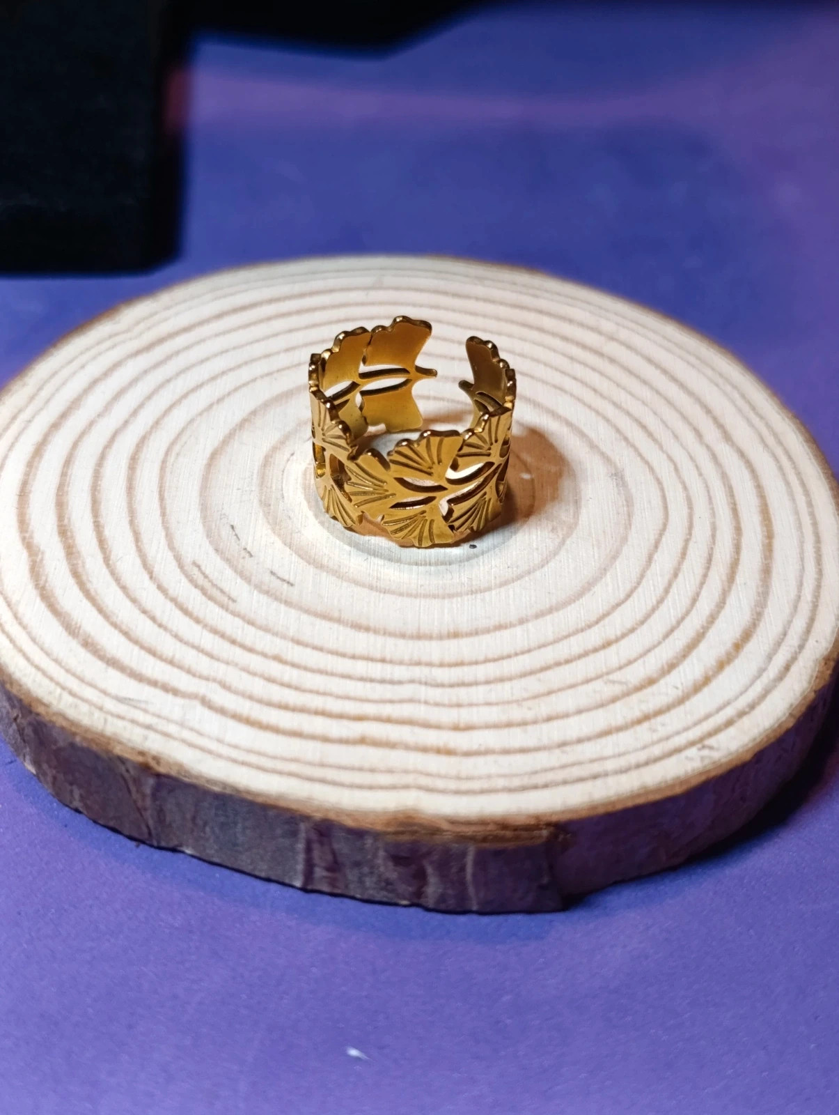 Anillo abierto diseño Hojas acero dorado talla 6½