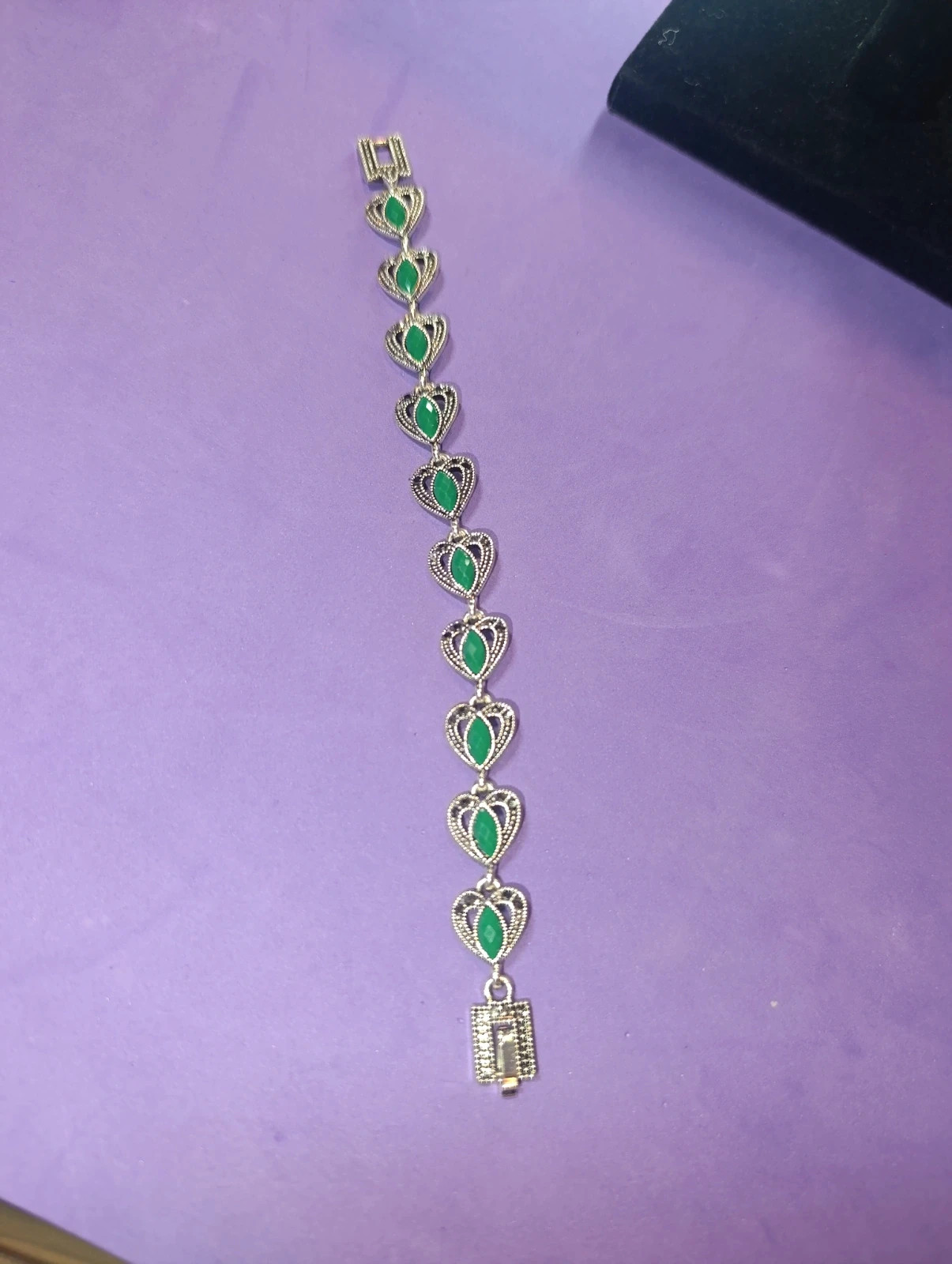 Pulsera corazones de acero y lágrimas verdes – pulsera 2