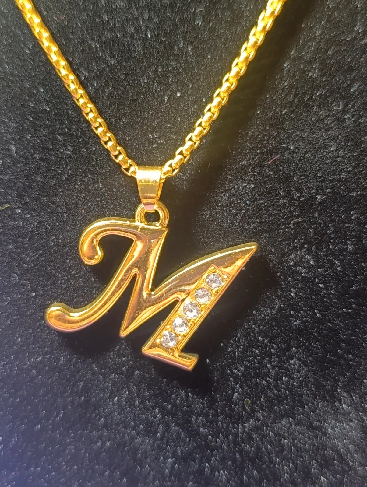 Collar acero dorado con colgante Letra M. 72 cms – COLLAR 2