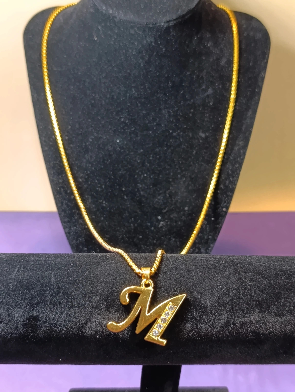 Collar acero dorado con colgante Letra M. 72 cms – COLLAR 4