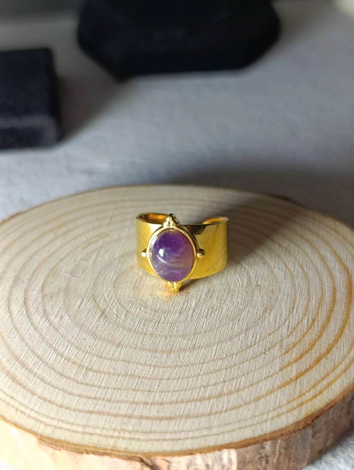 Anillo abierto acero dorado y amatista morada talla 8