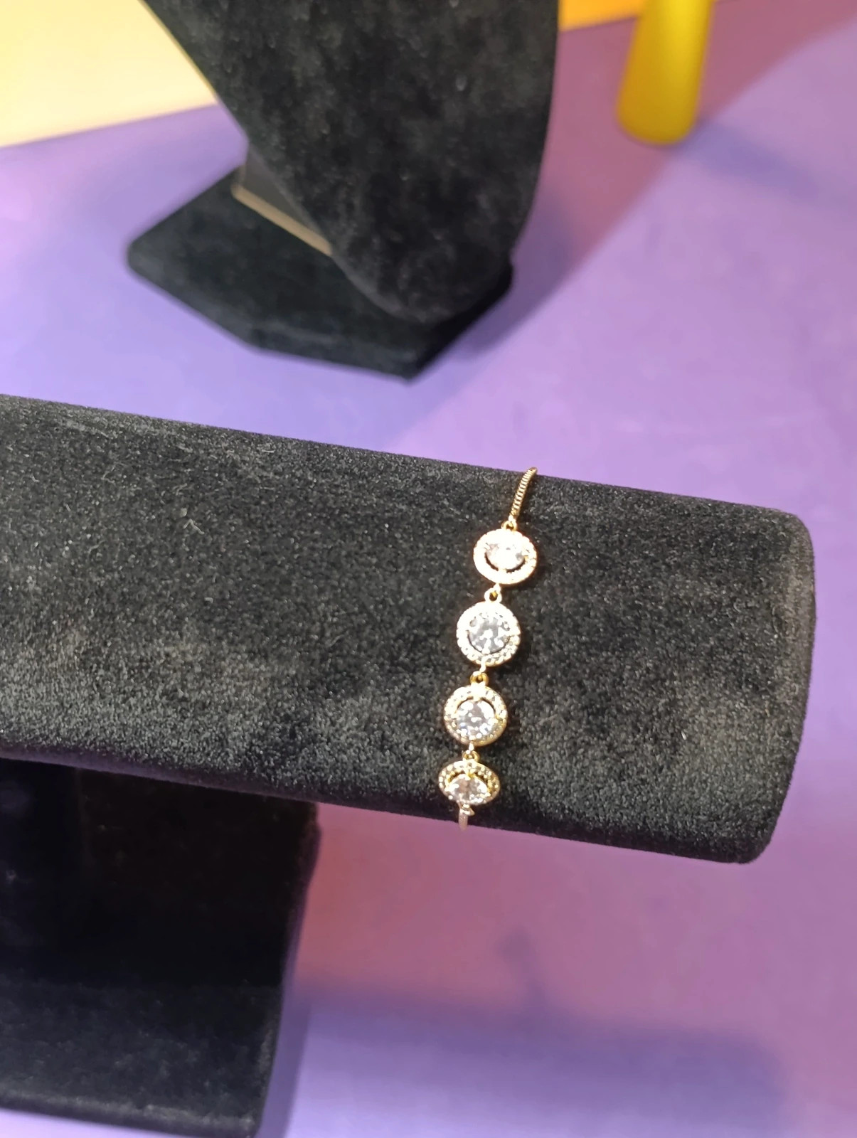 Pulsera acero dorado con cuatro circonitas – pulsera 3