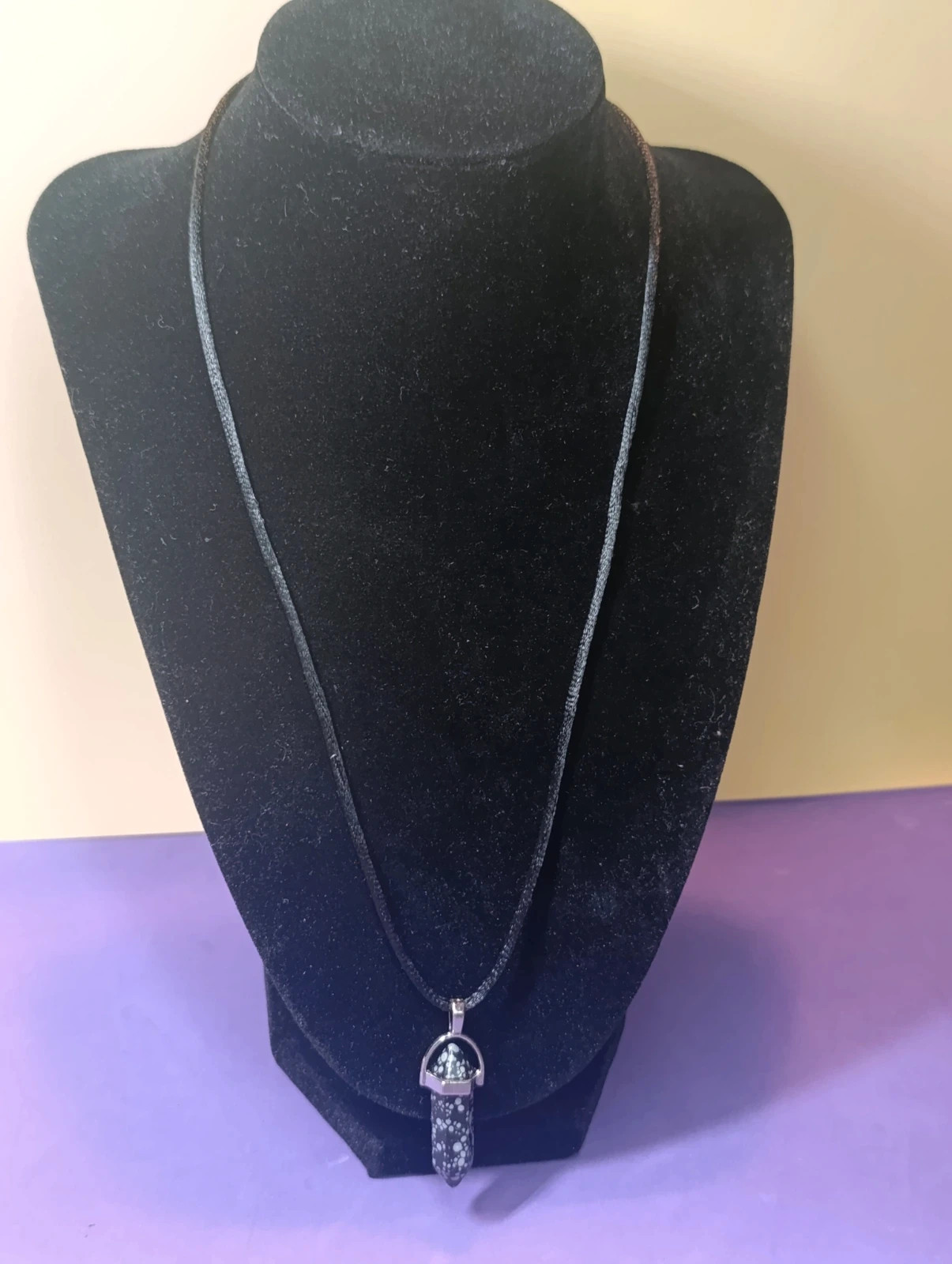 Collar piedra obsidiana negra moteada 58 cms