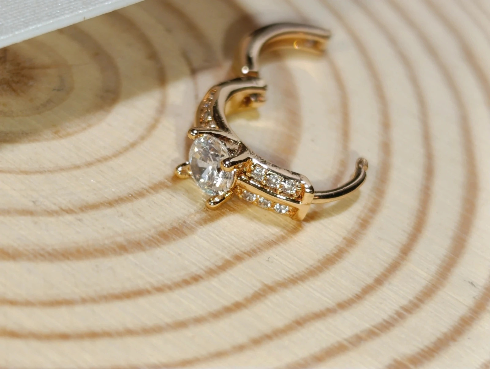 Pendientes aro Xuping con circonitas y oro laminado – Xuping 4