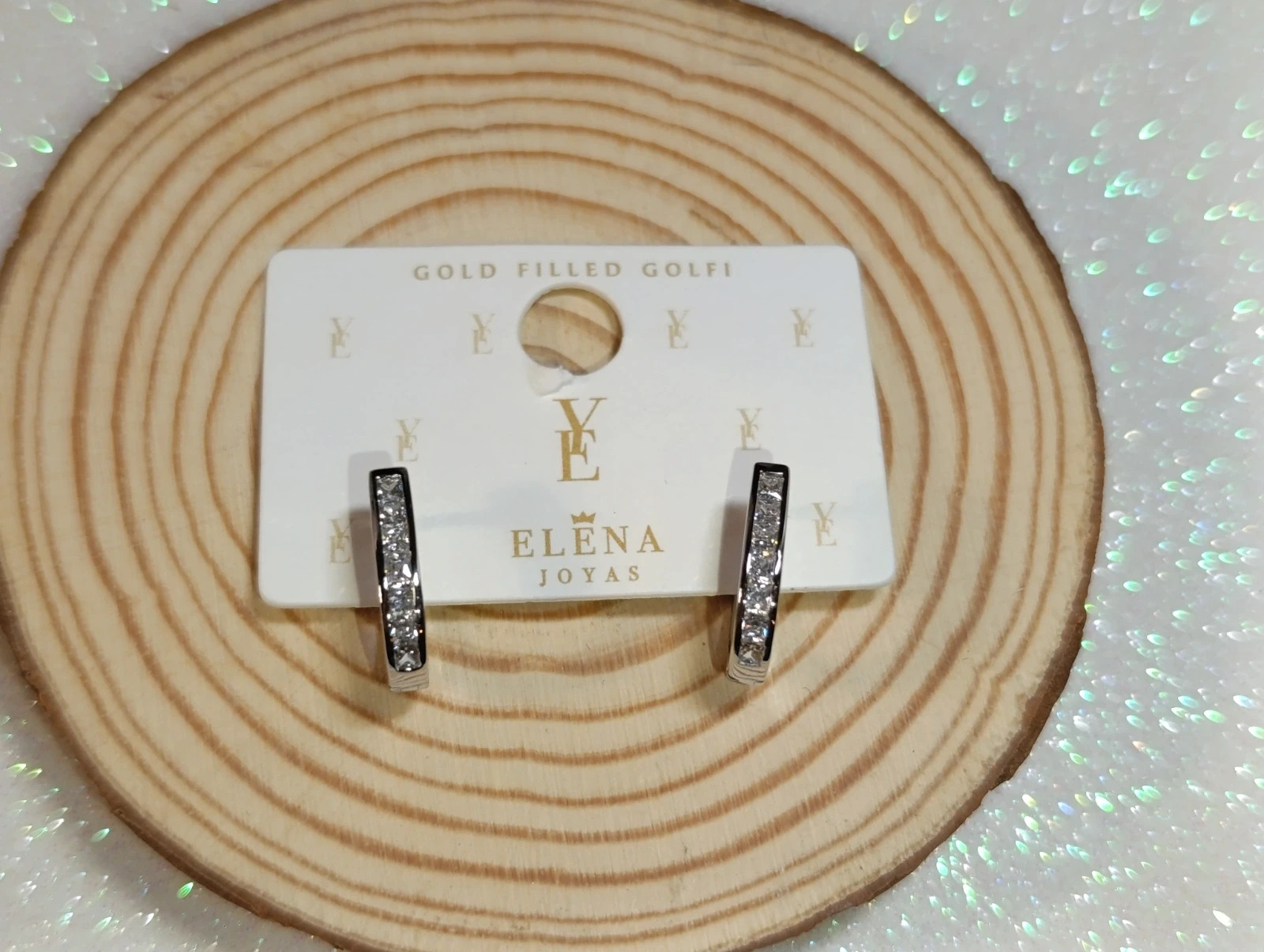 Argollas oro blanco laminado con circonitas de Elena Joyas