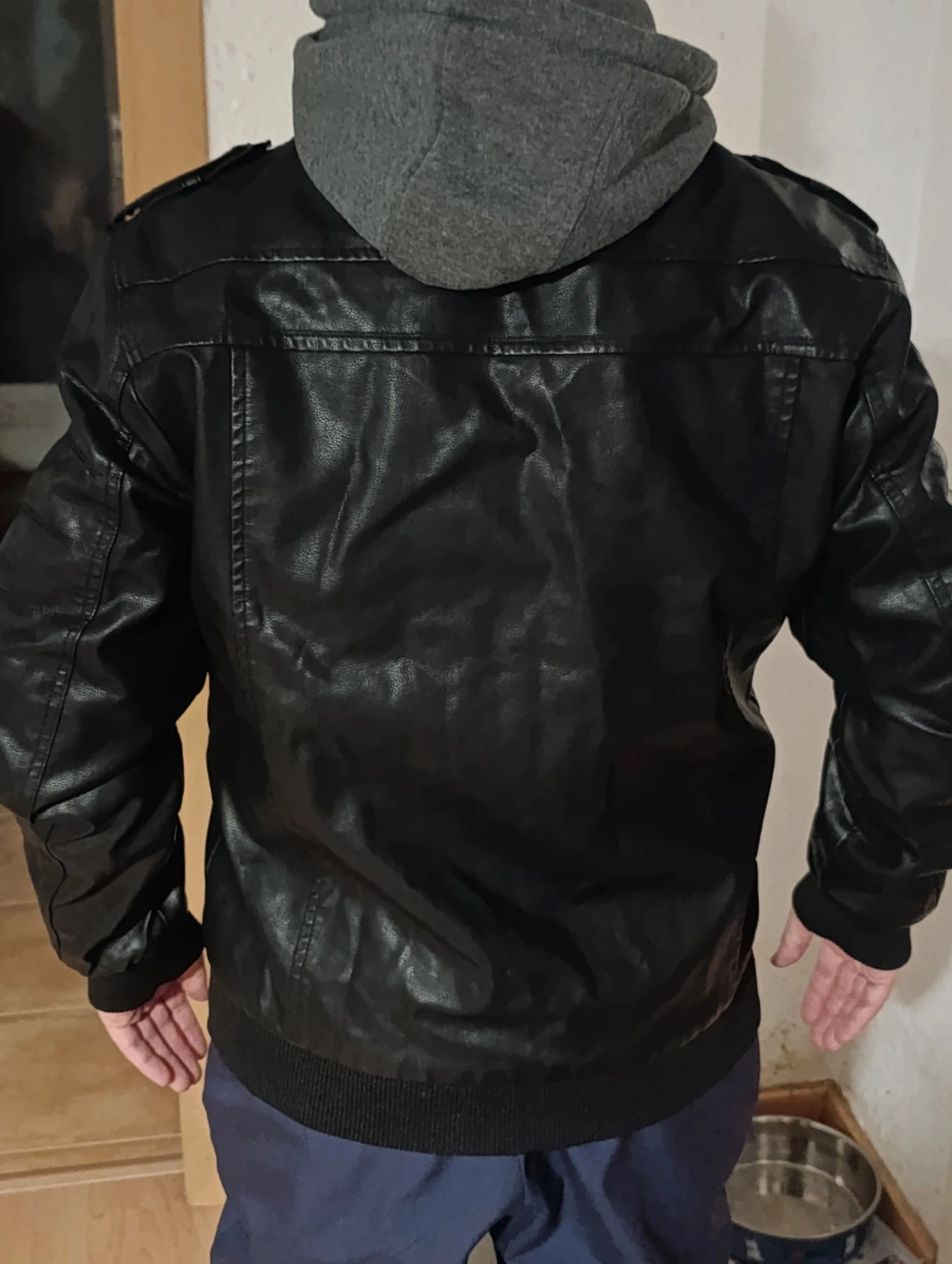 Cazadora efecto cuero sintético negro con capucha talla M/L – taille M / 38 / 10 3