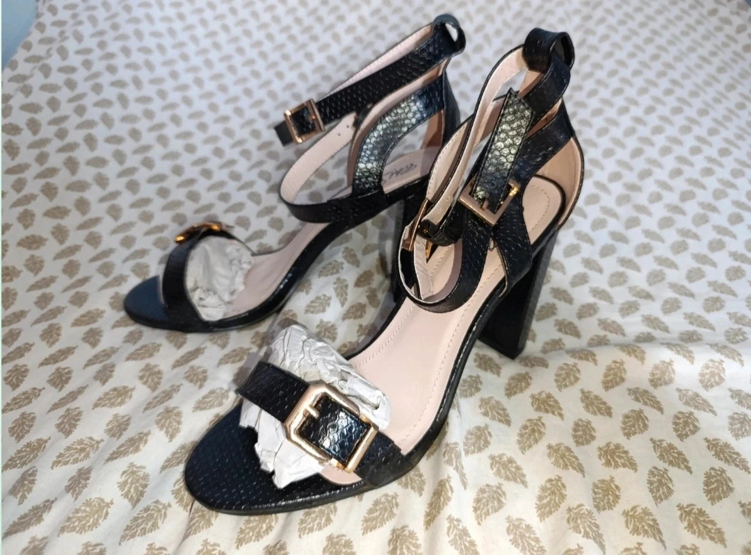 Zapatos negros tacón Chi Chi London talla 41 – Chi Chi London – taille 41 2