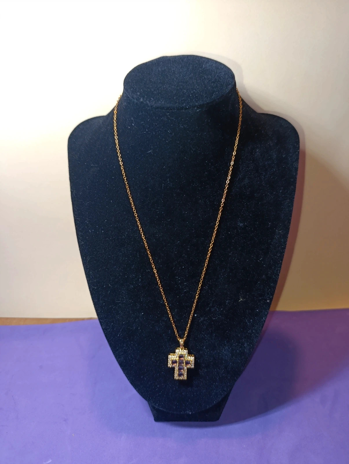 Collar de acero dorado con Cruz morada 46 cms – COLLAR 2