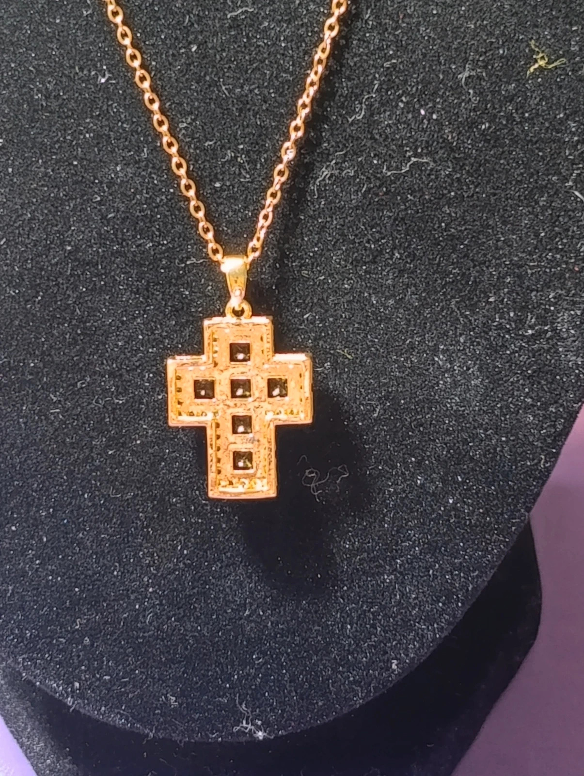 Collar de acero dorado con Cruz morada 46 cms – COLLAR 3