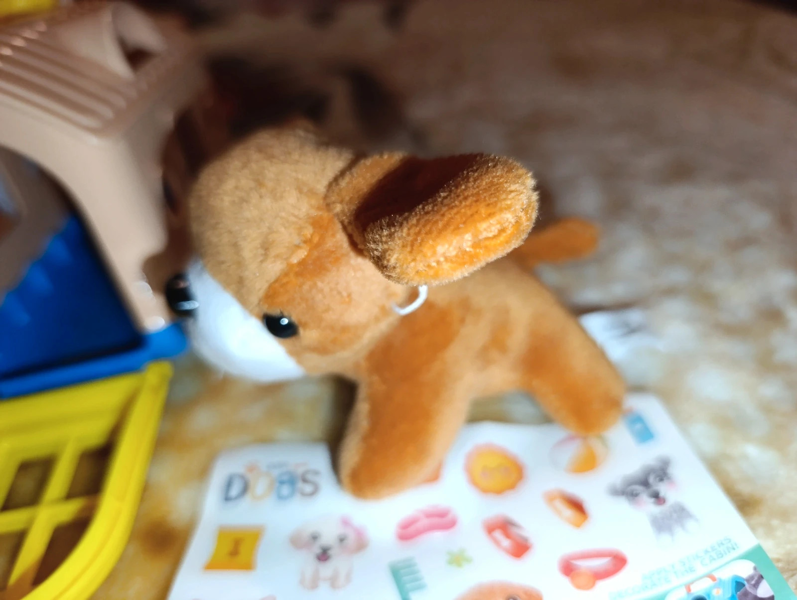 Peluche de perrito con su caseta Plush Animal de Jugatoys – jugatoys – taille 3 años 3