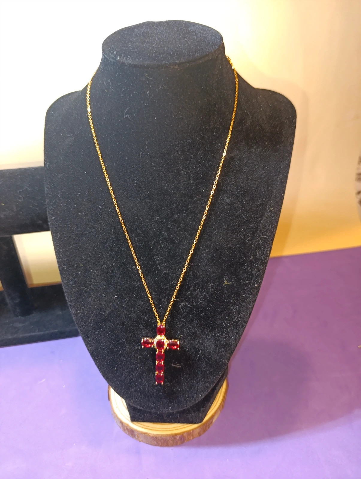 Collar acero dorado con Cruz Roja 46 cms