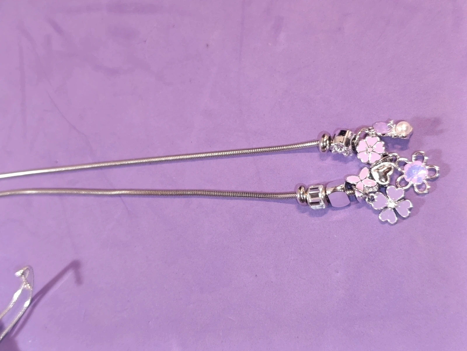 Collar acero plateado con Dijes violetas 46 cms – COLLAR 3