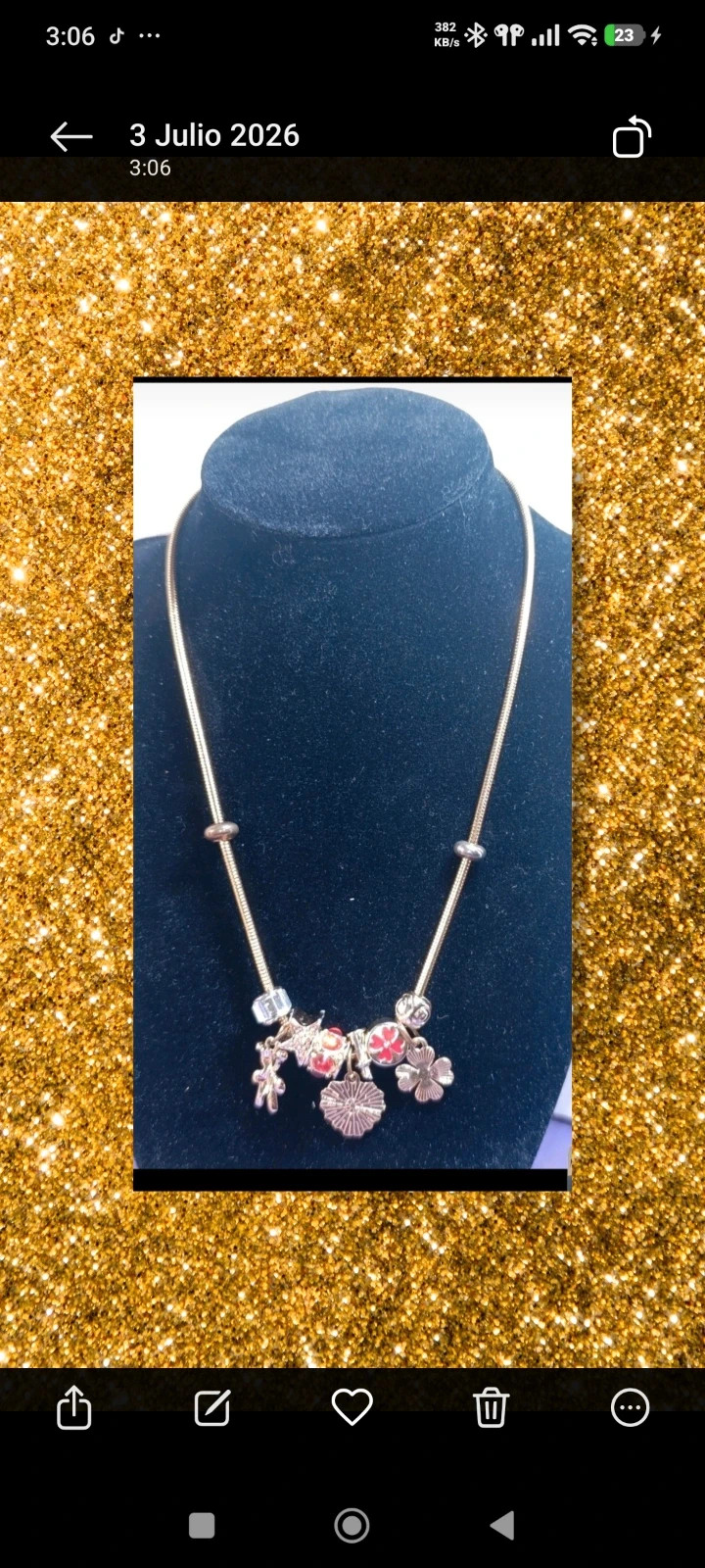 Collar acero dorado con Dijes rojos 46 cms