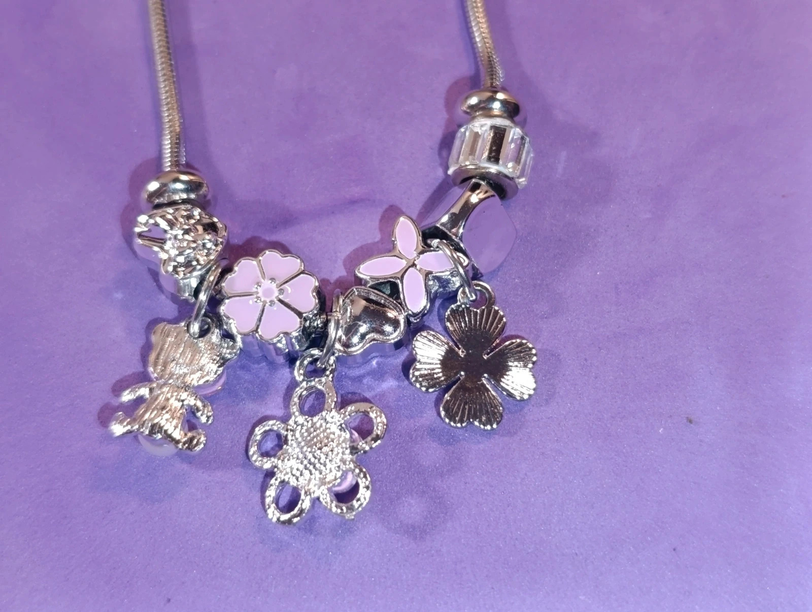 Collar acero plateado con Dijes violetas 46 cms – COLLAR 5