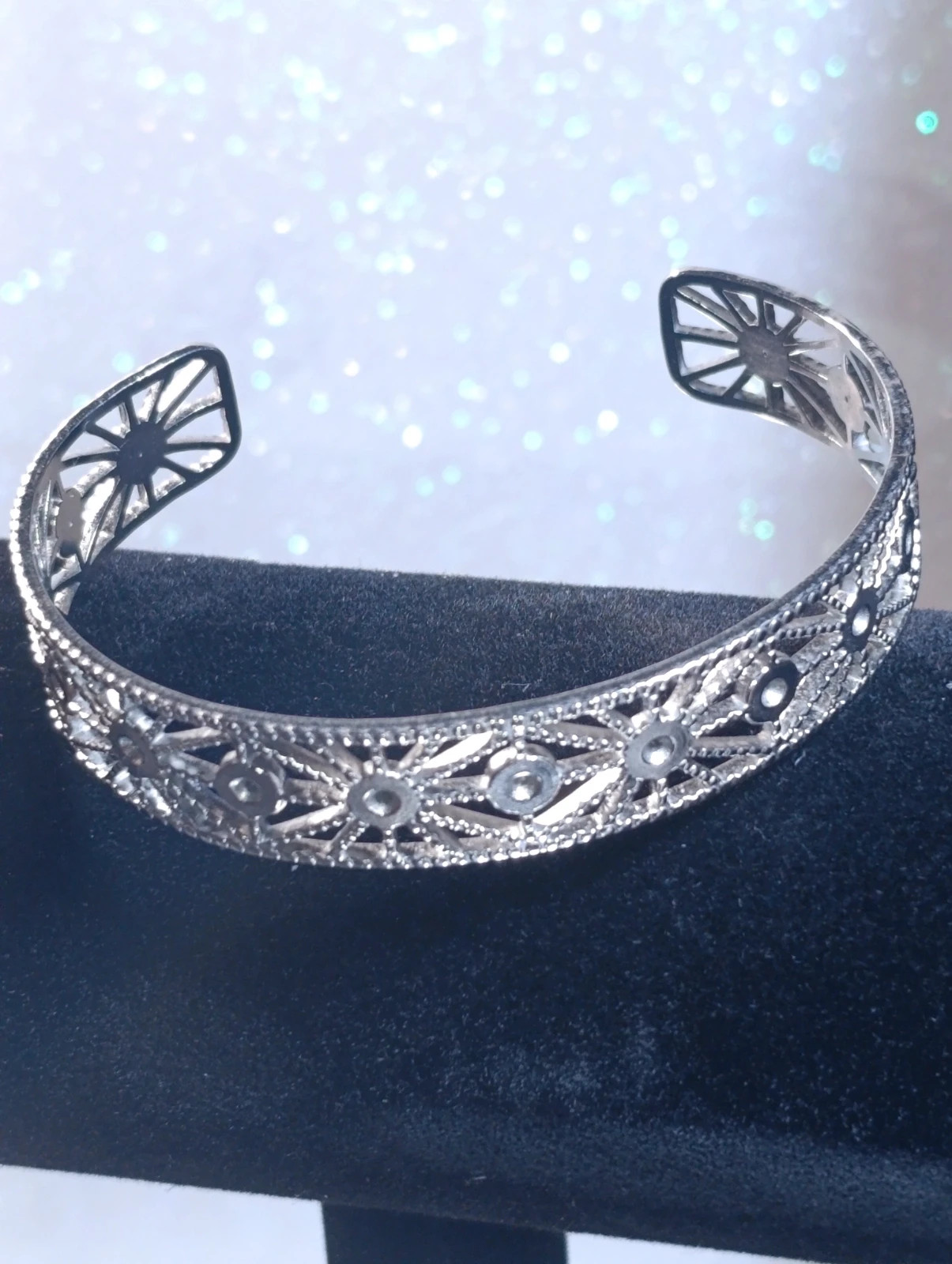 Brazalete plateado motivos geométricos
