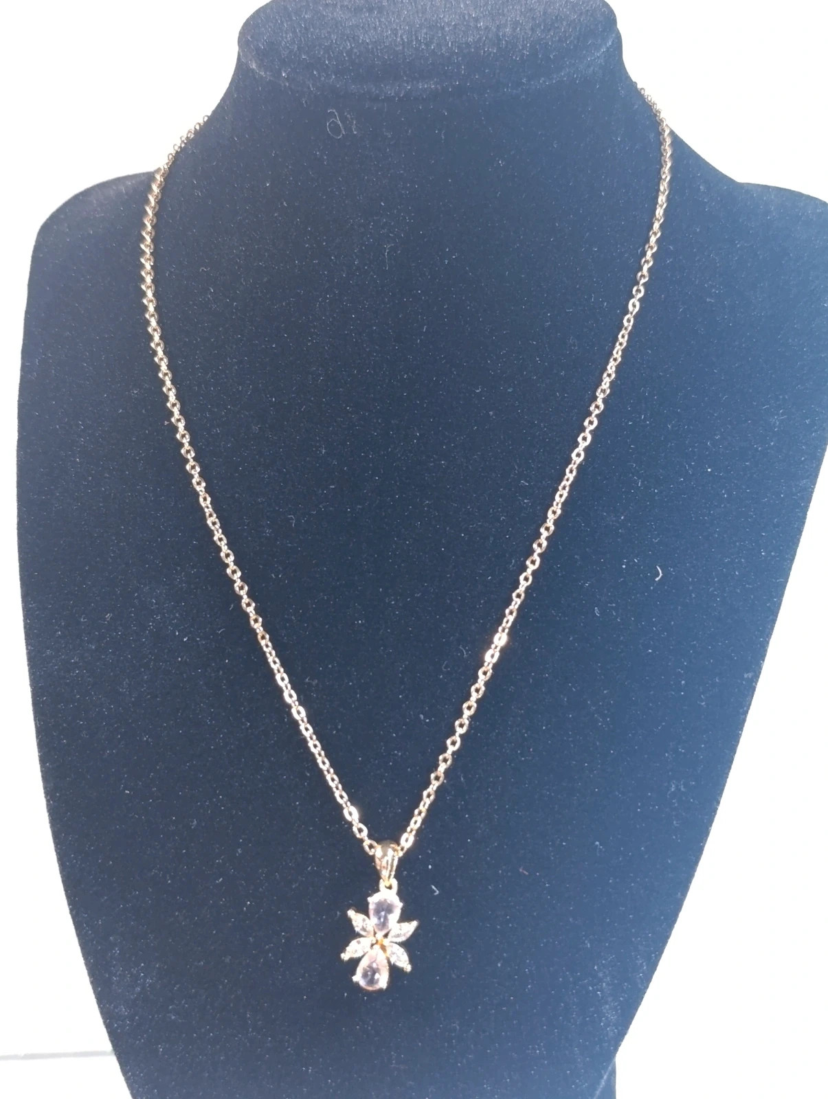 Collar colgante de Mariposa acero dorado 46 cms