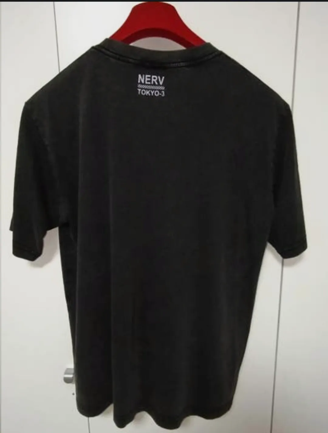 Camiseta gris oscura GU x Evangelion talla M – Uniqlo – taille M 4
