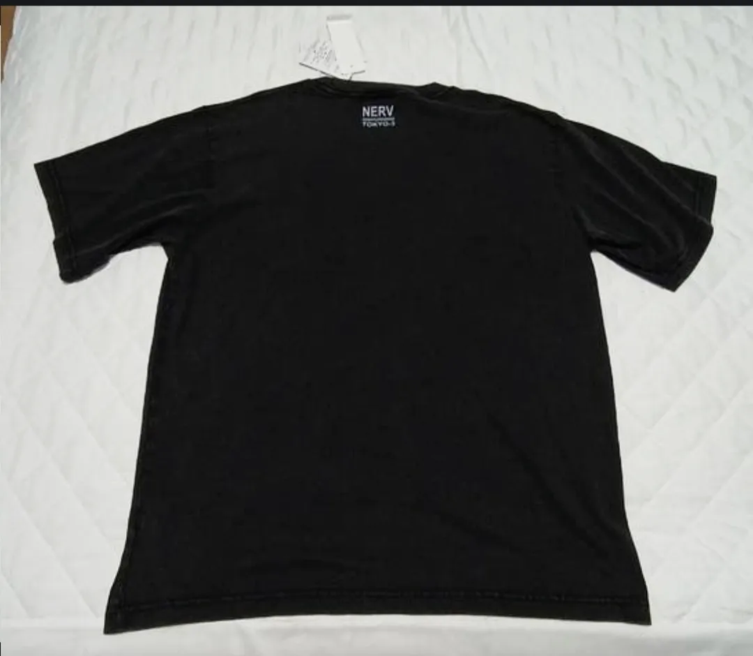 Camiseta gris oscura GU x Evangelion talla M – Uniqlo – taille M 2