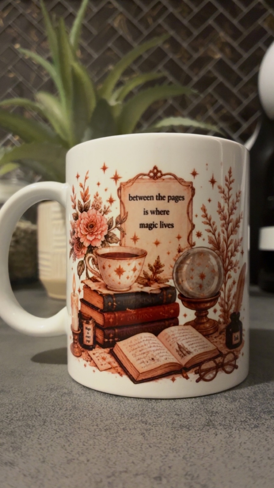 Mug en céramique illustration livresque magie – sans marque 4