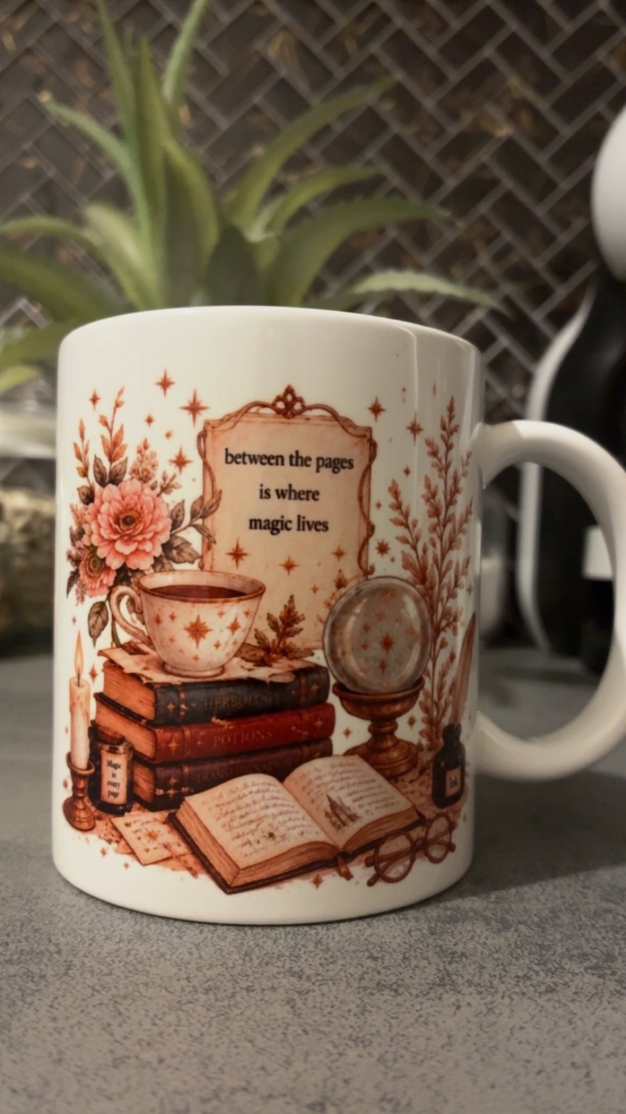 Mug en céramique illustration livresque magie – sans marque 2