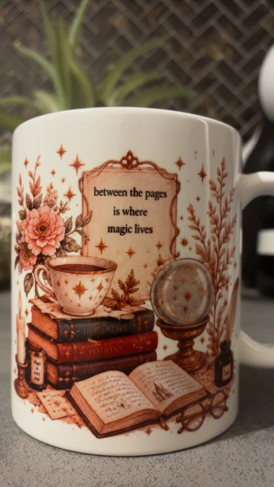 Mug en céramique illustration livresque magie – sans marque 3