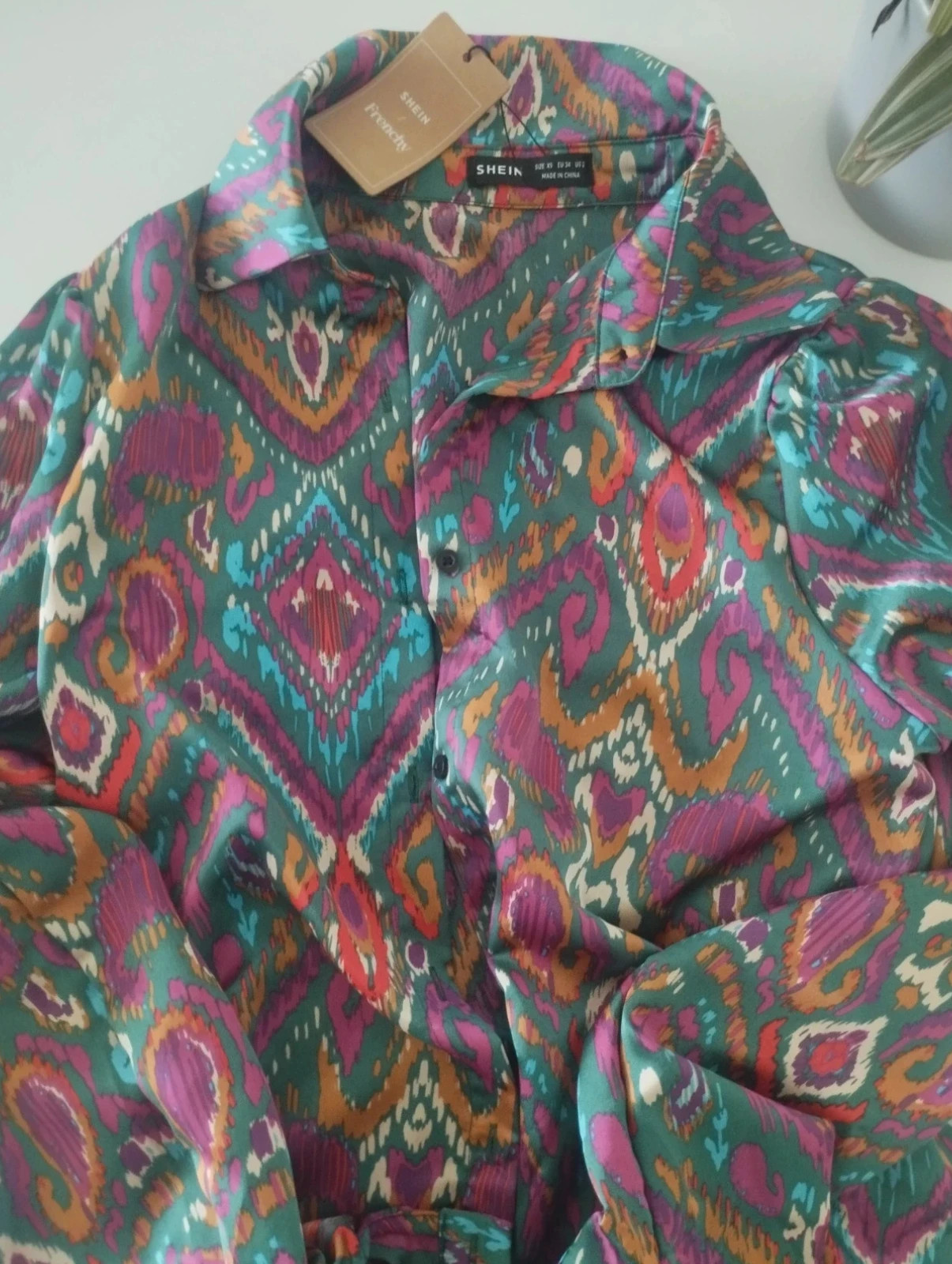 💎 Camisa Satinada Estampado Étnico Shein Frenchy - Talla XS (Nueva). Estilo vintage – Shein – taille XS / 34 / 6 3