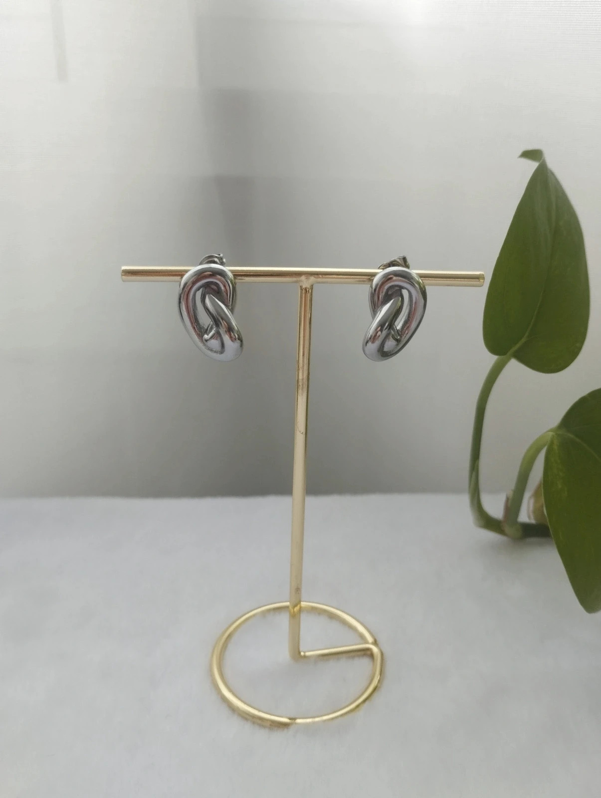 Pendientes nudo plateado. Acero inoxidable 4