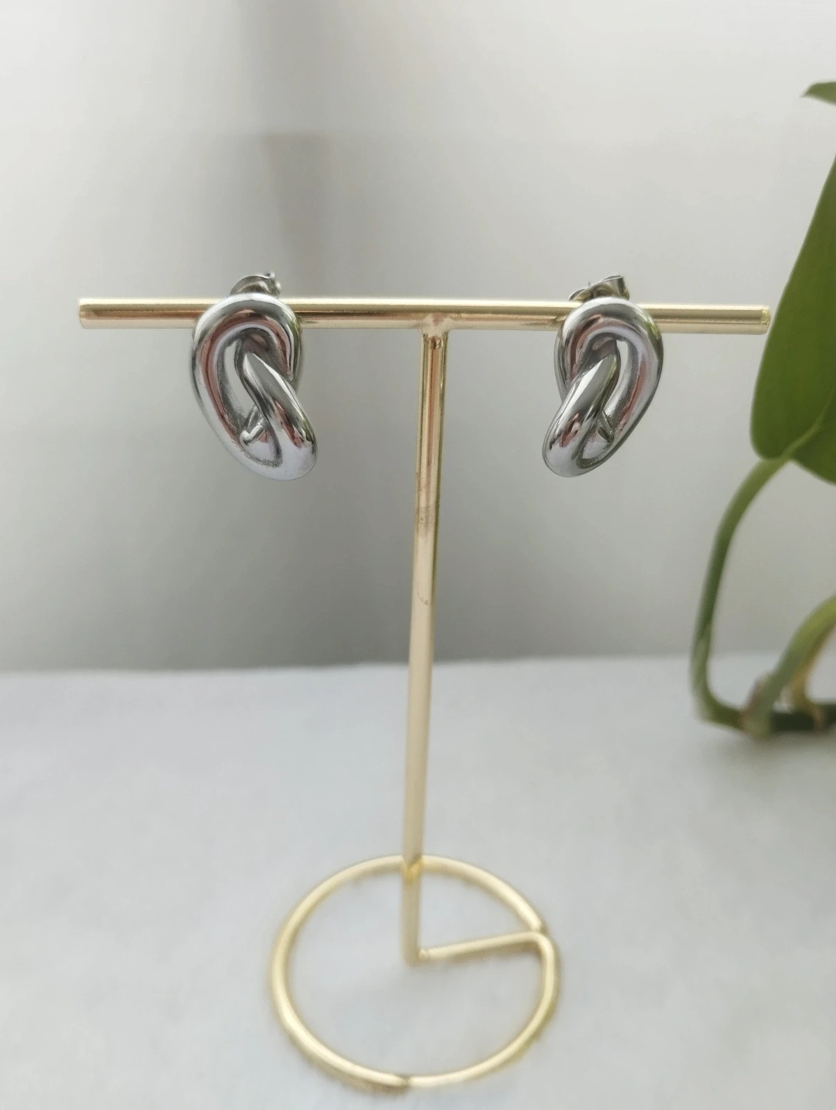 Pendientes nudo plateado. Acero inoxidable 3