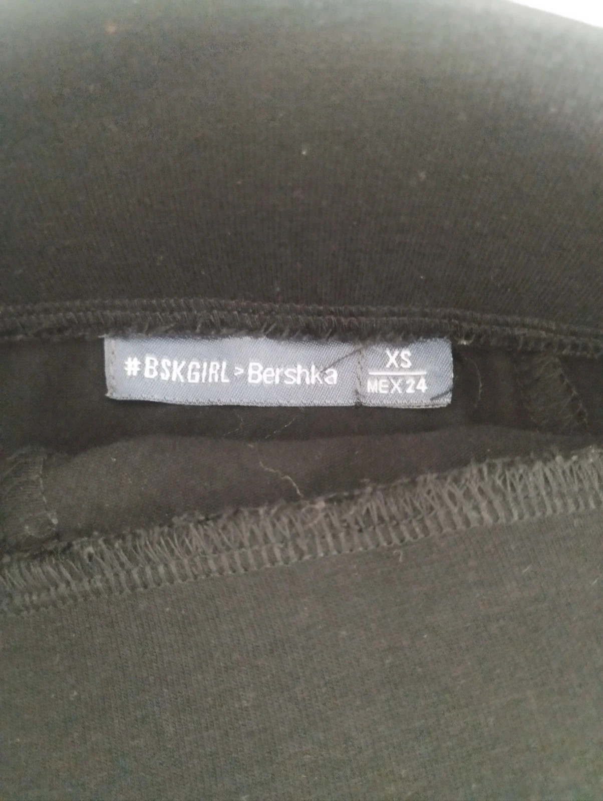 🖤 Falda skater negra de Bershka. Talla XS – Bershka – taille XS / 34 / 6 3