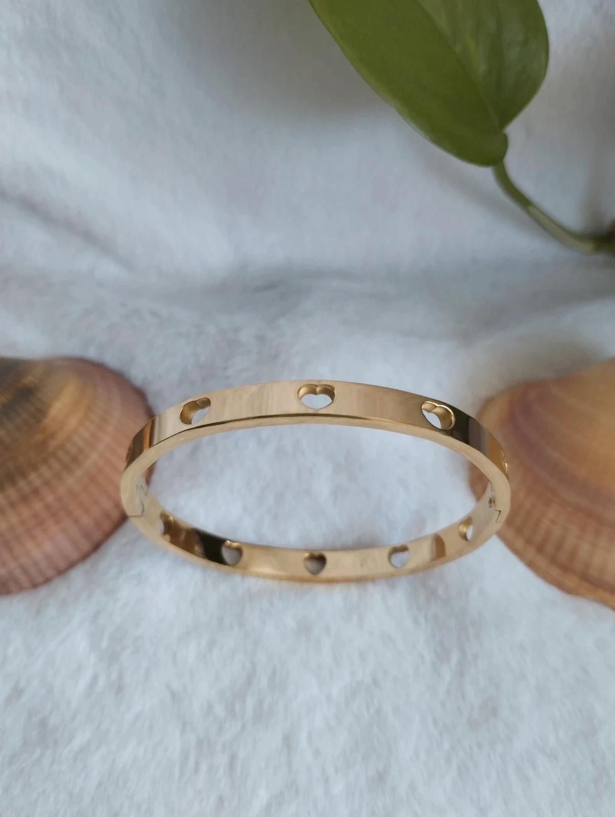Pulsera dorada corazones. Acero inoxidable 2