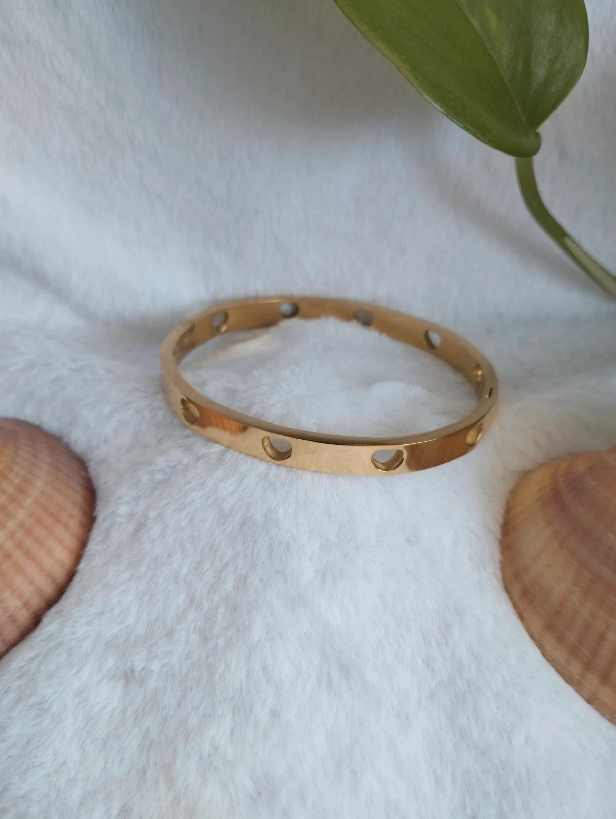 Pulsera dorada corazones. Acero inoxidable 4