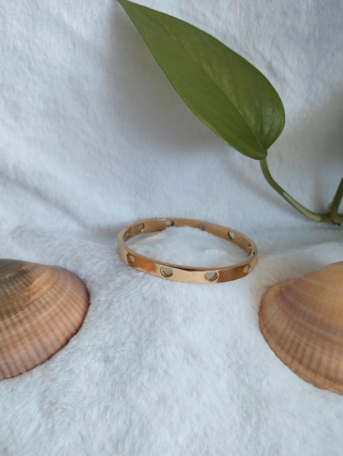 Pulsera dorada corazones. Acero inoxidable 3