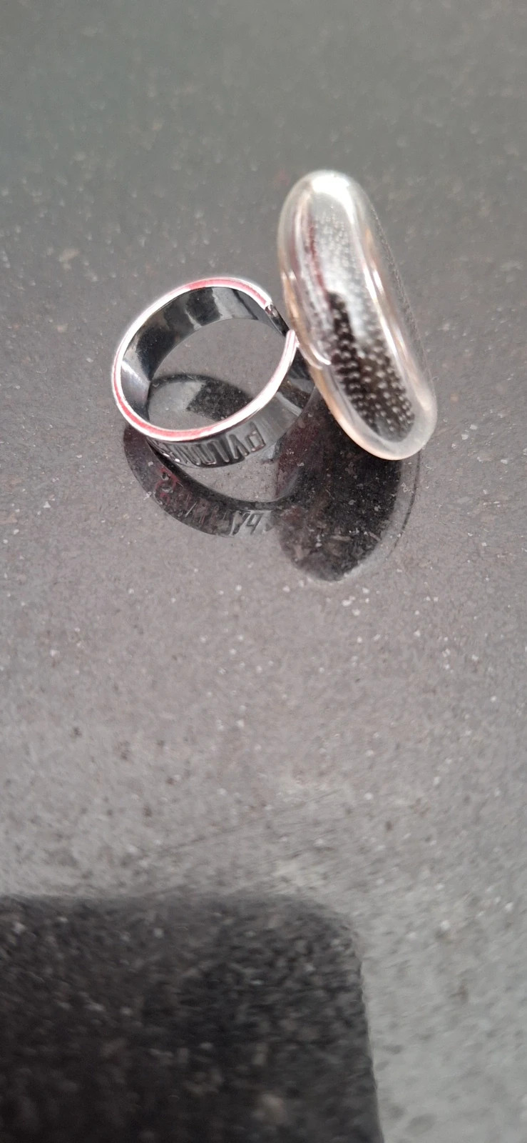 Bague noire pylones – Pylones – taille Ajustable 2