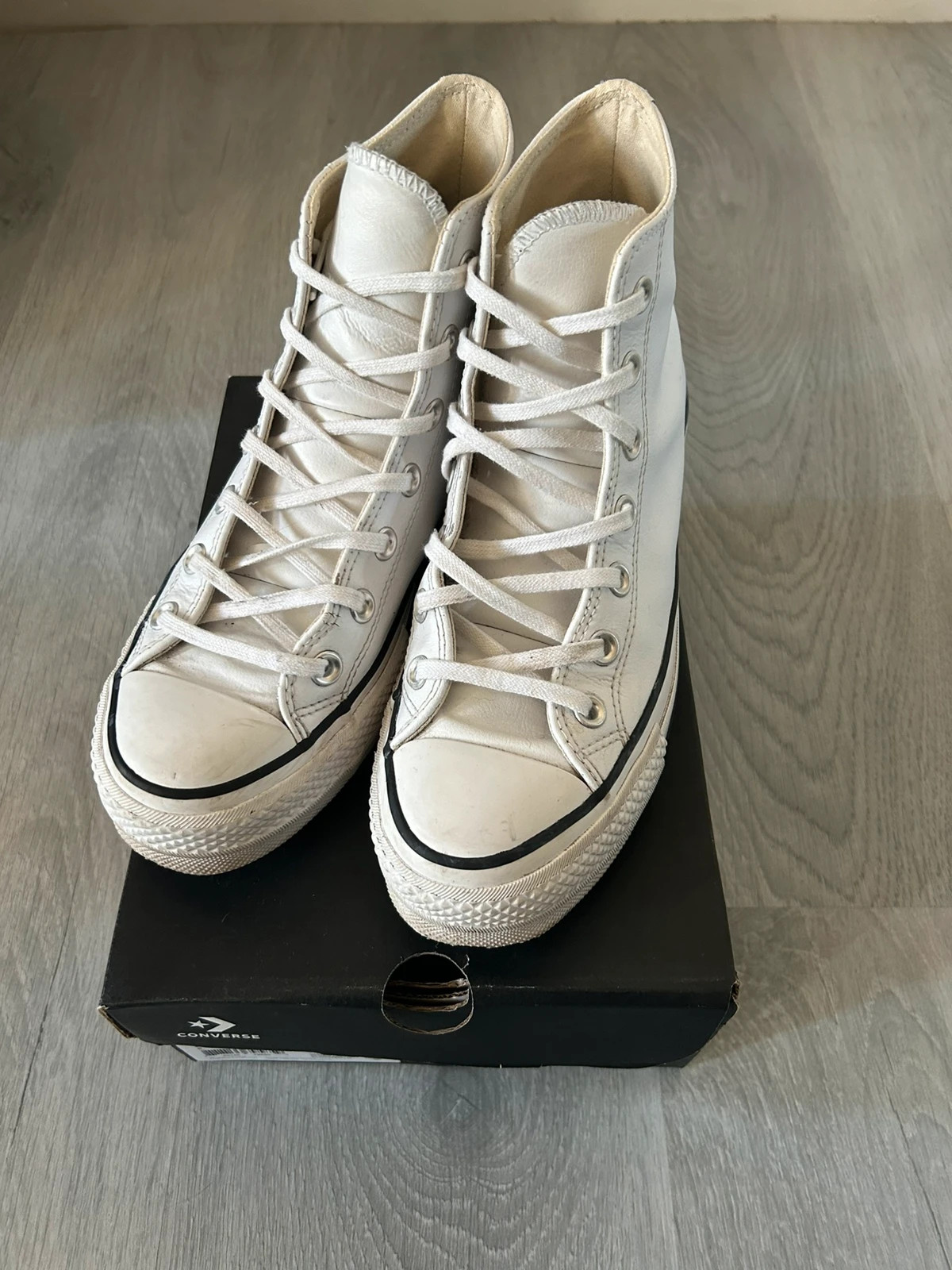 Converses blanches taille 37,5