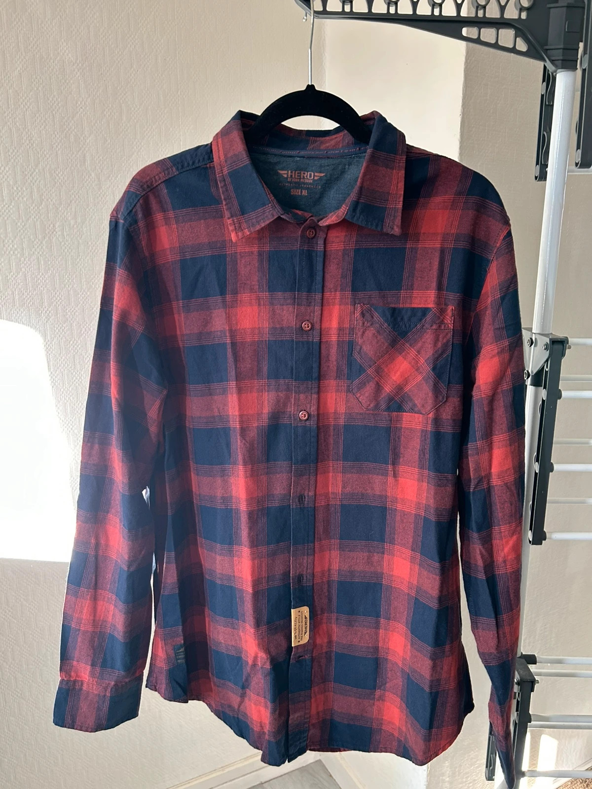 Chemise Homme Xl neuve avec étiquette – hero – taille XL