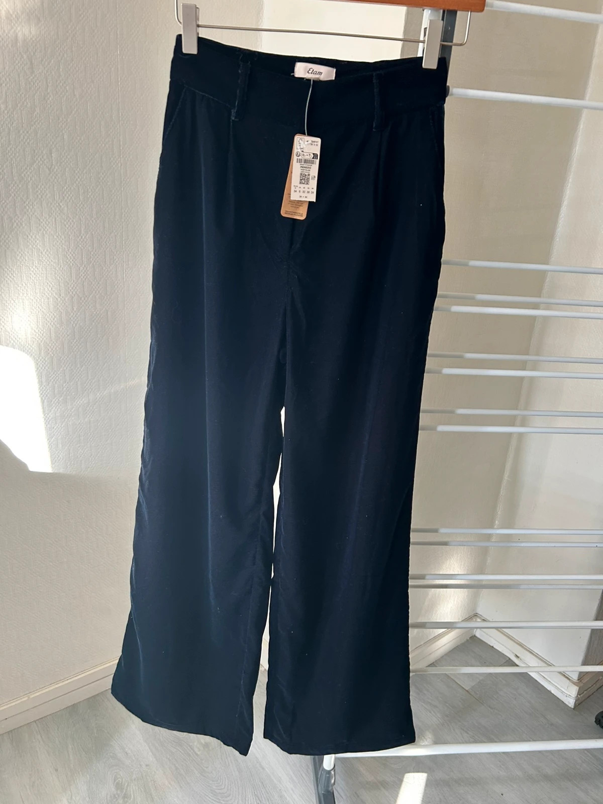 Pantalon bleu nuit, neuf avec étiquette