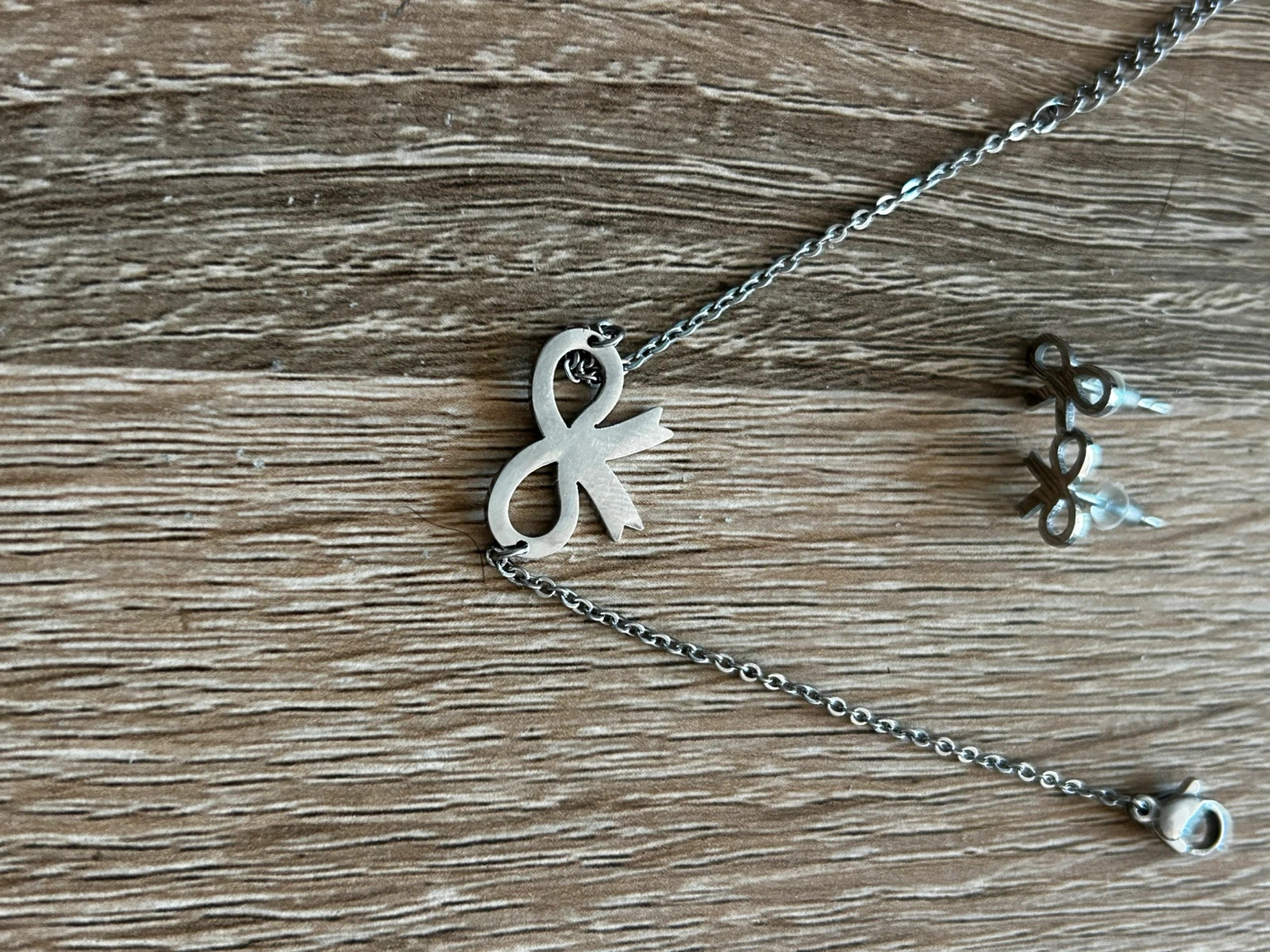 Lot Bracelet et boucles d’oreilles noeud – Inconnu 3
