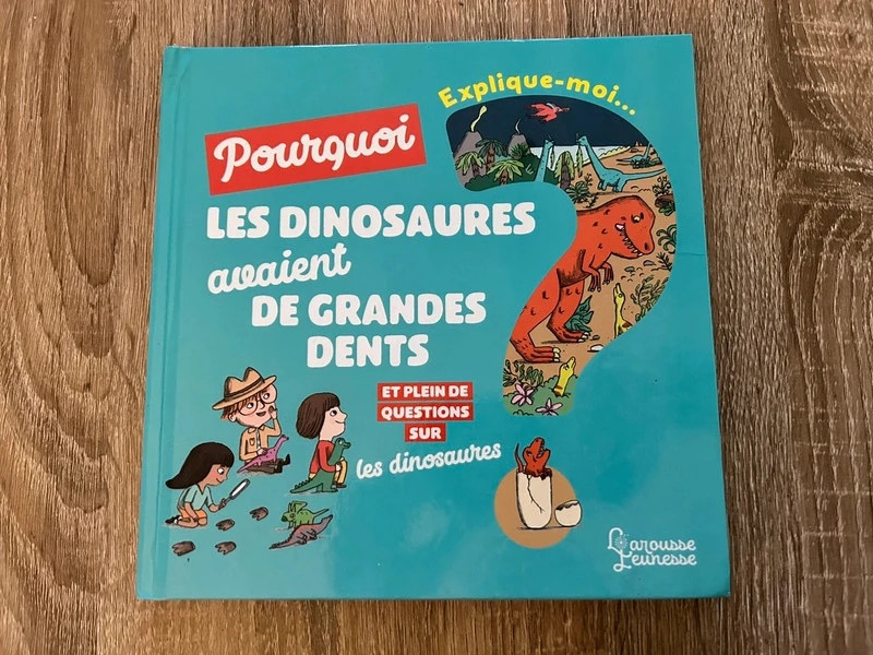 Livre explique moi, les dinosaures