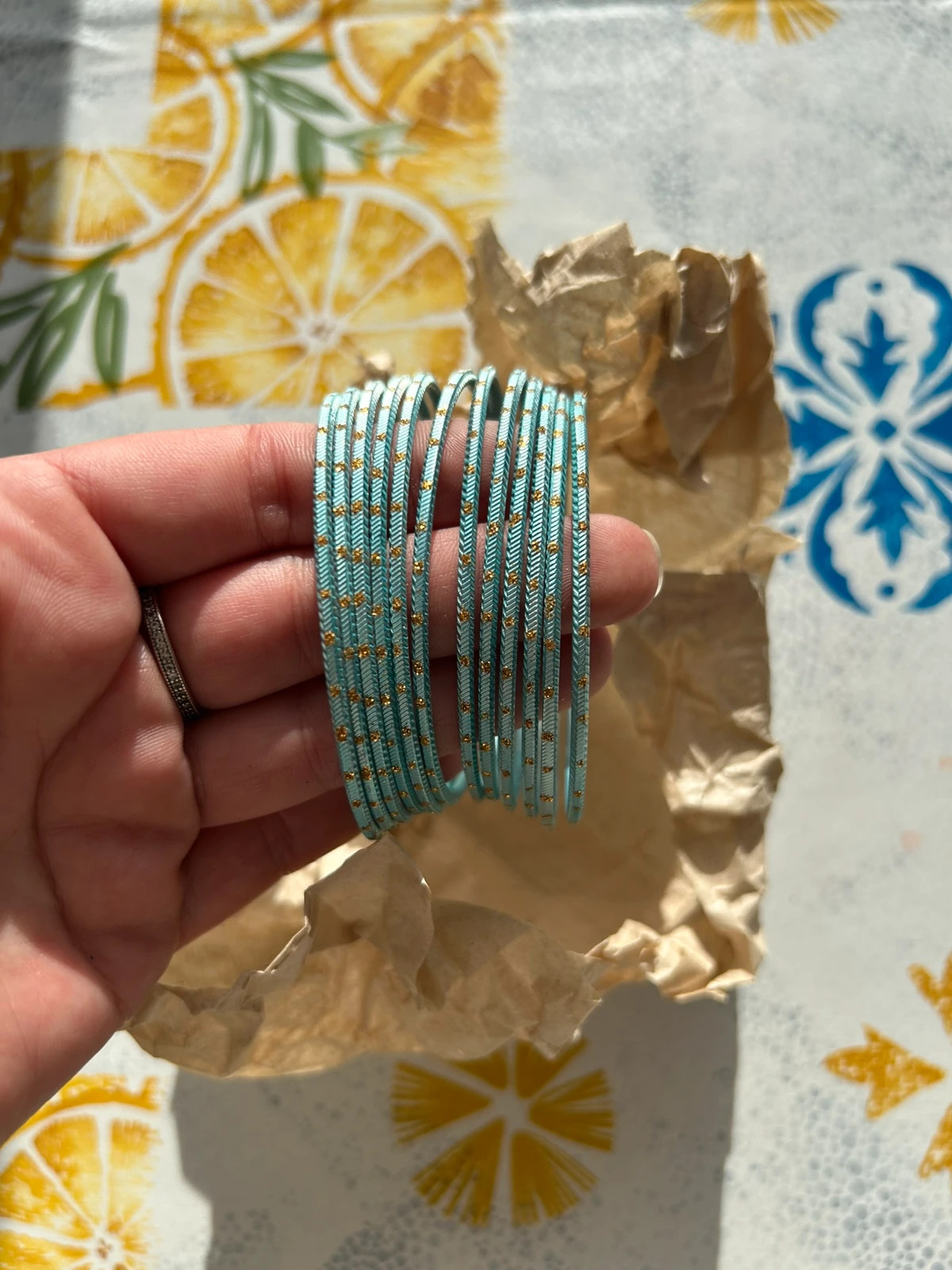 Lot 12 bracelets en métal neufs