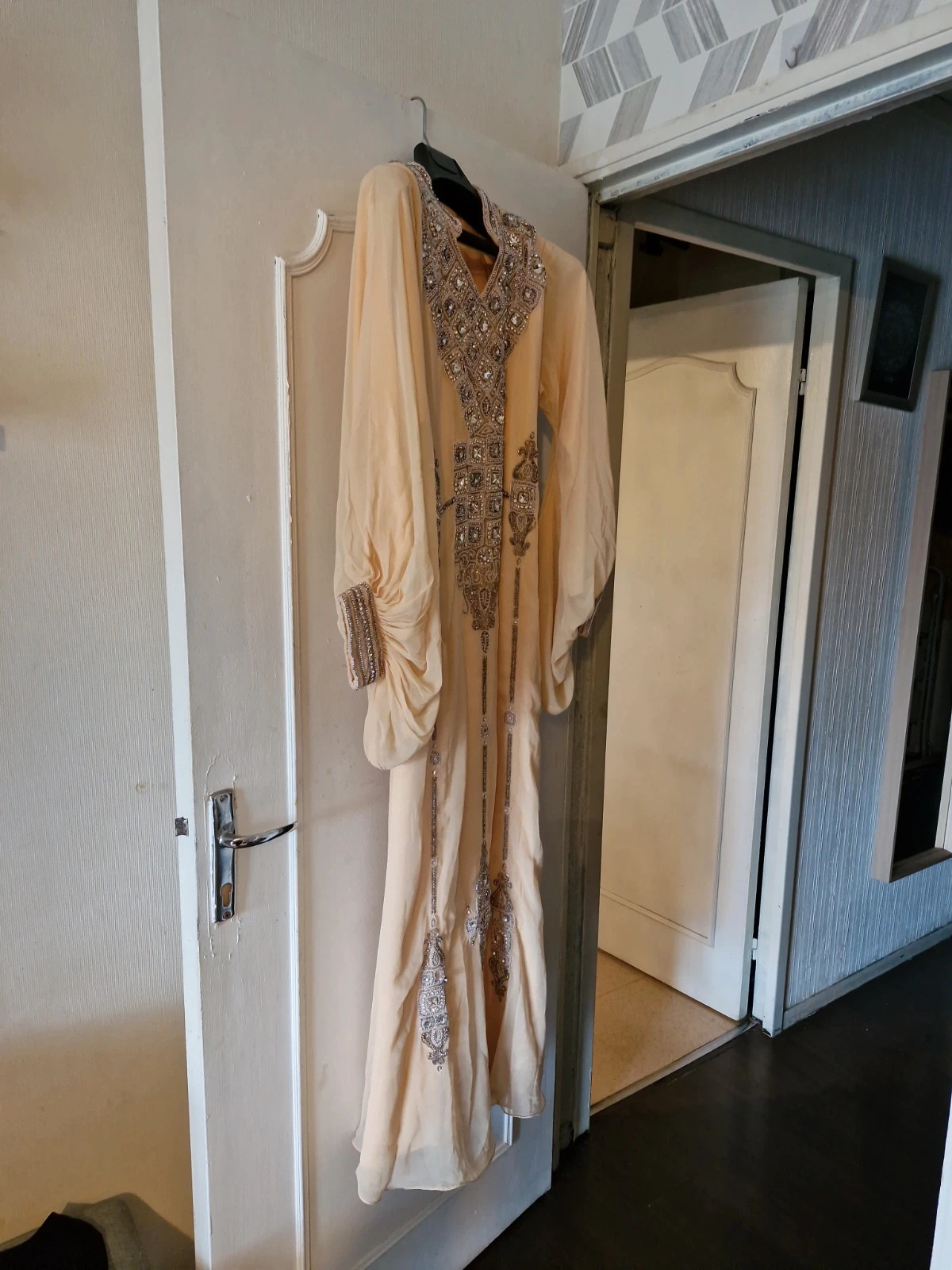 Robe Dubai – sans marque – taille M / 38 / 10 2
