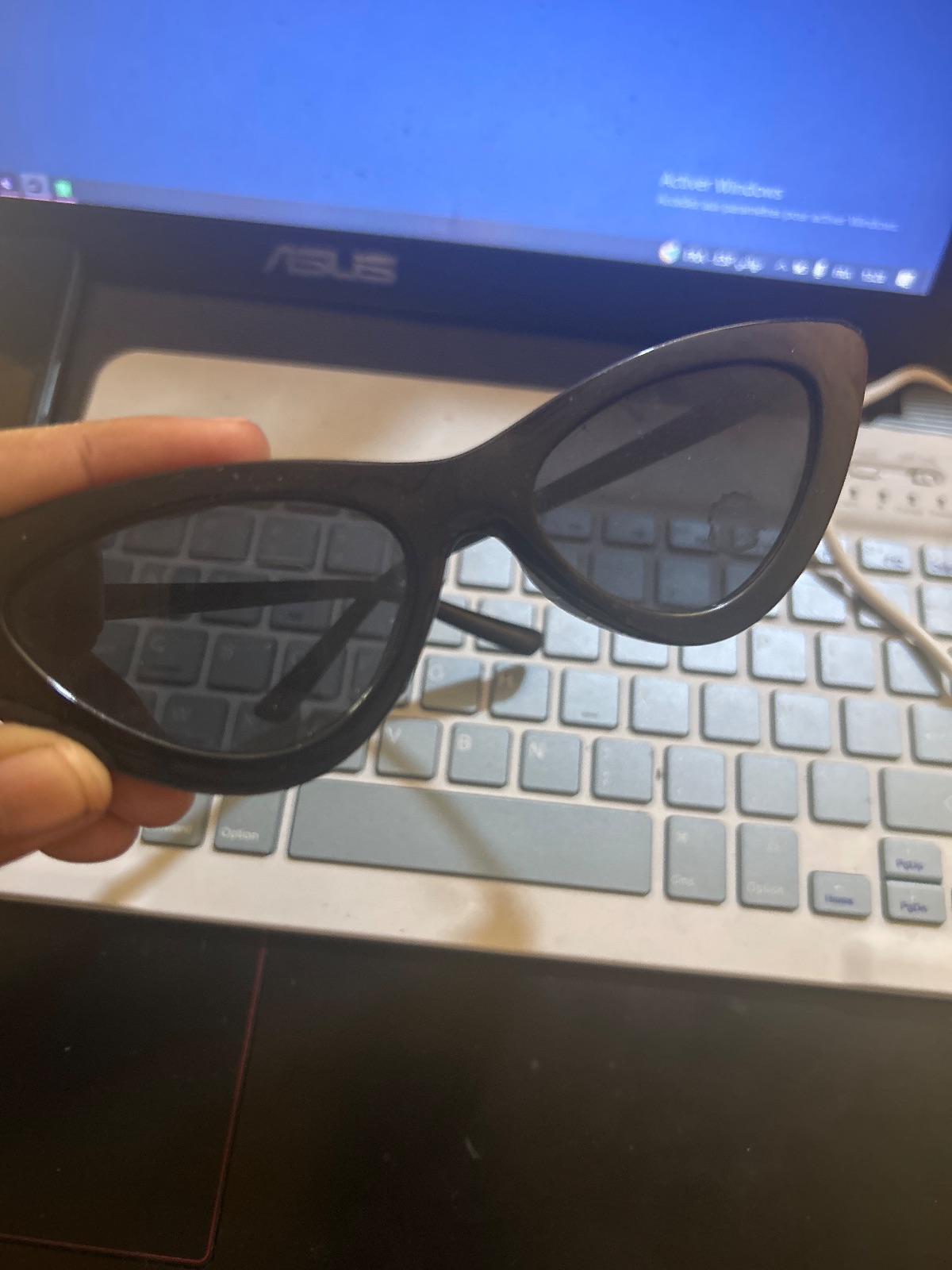 Lunettes de soleil cat-eye noires 2