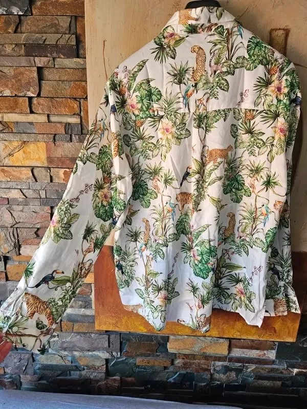Camicia floreale con stampa botanica 2