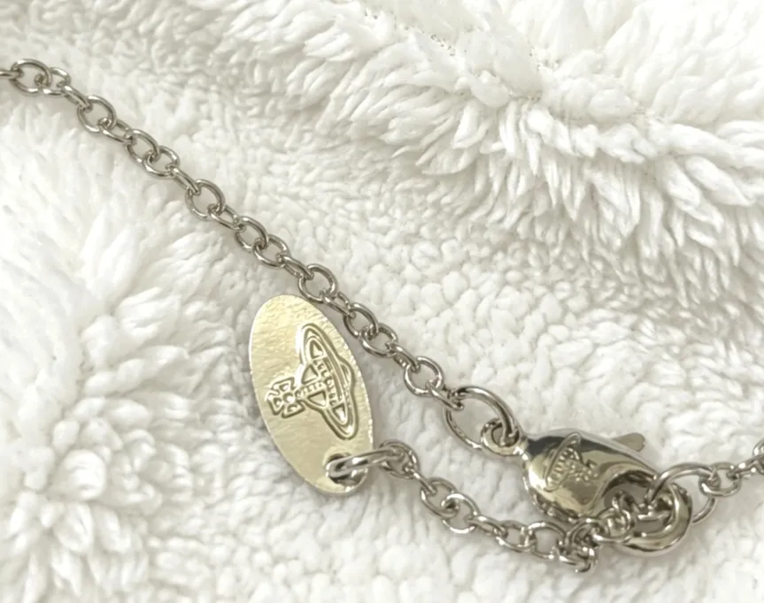 Collier pendentif Saturne noir et argent 3