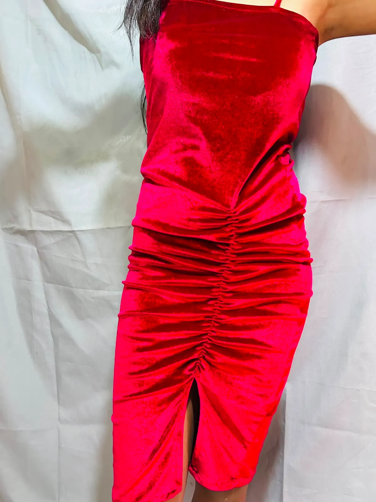 Abito rosso velluto con spacco 3