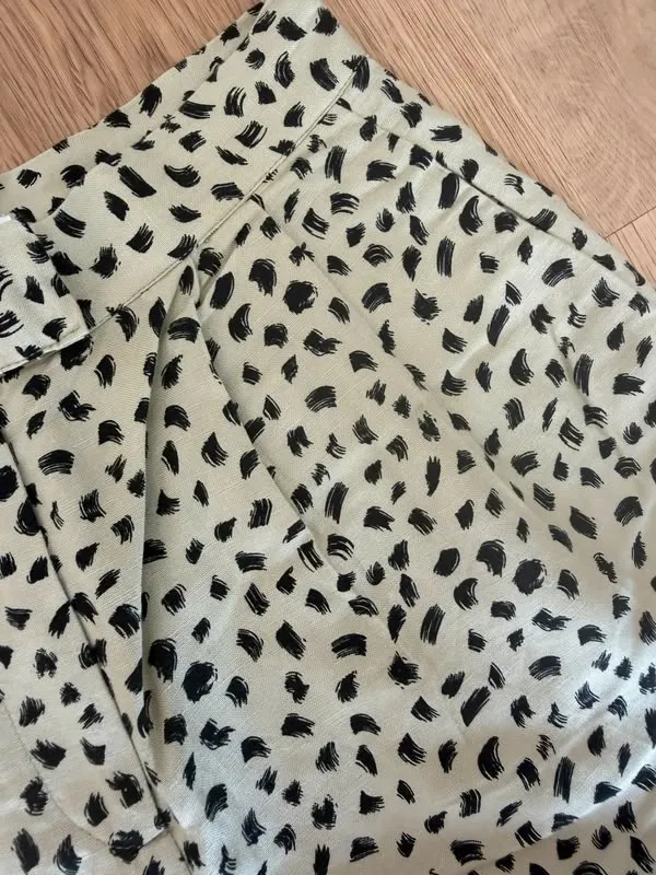 Shorts con stampa pois bianco e nero 2