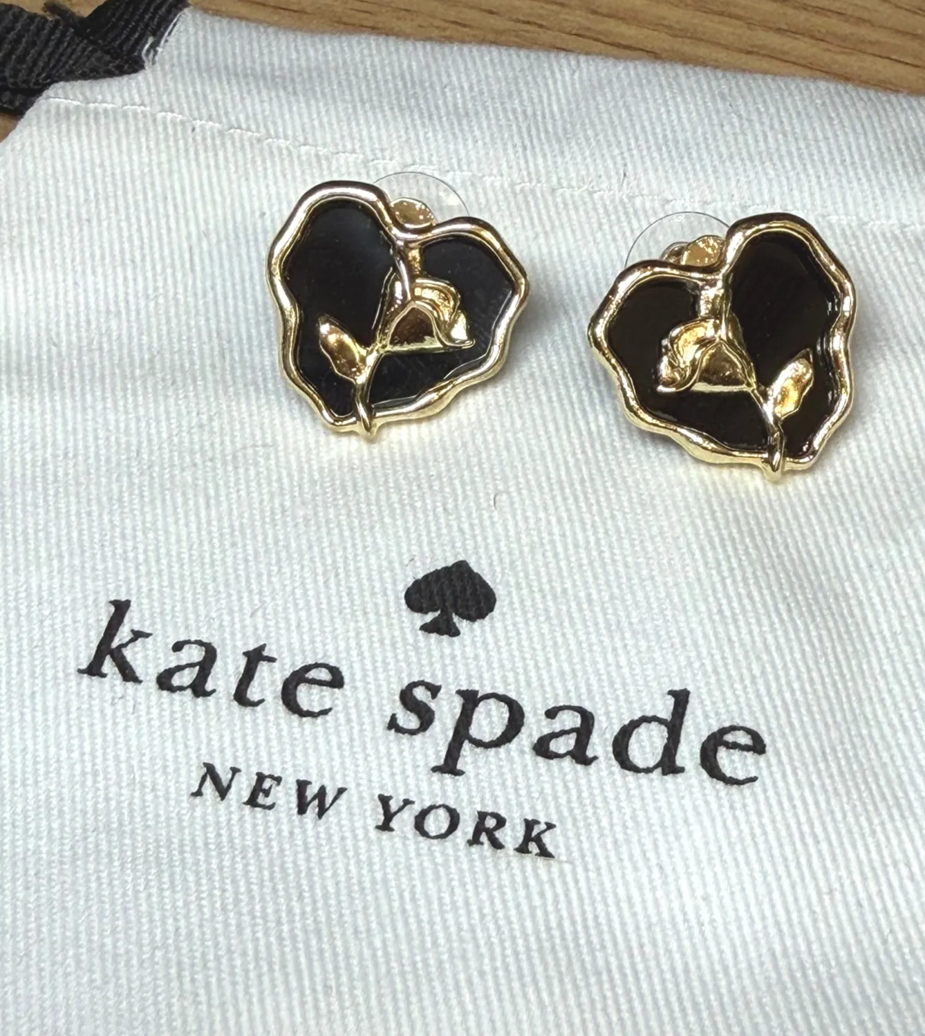 Kate Spade boucles d'oreilles cœur noir doré