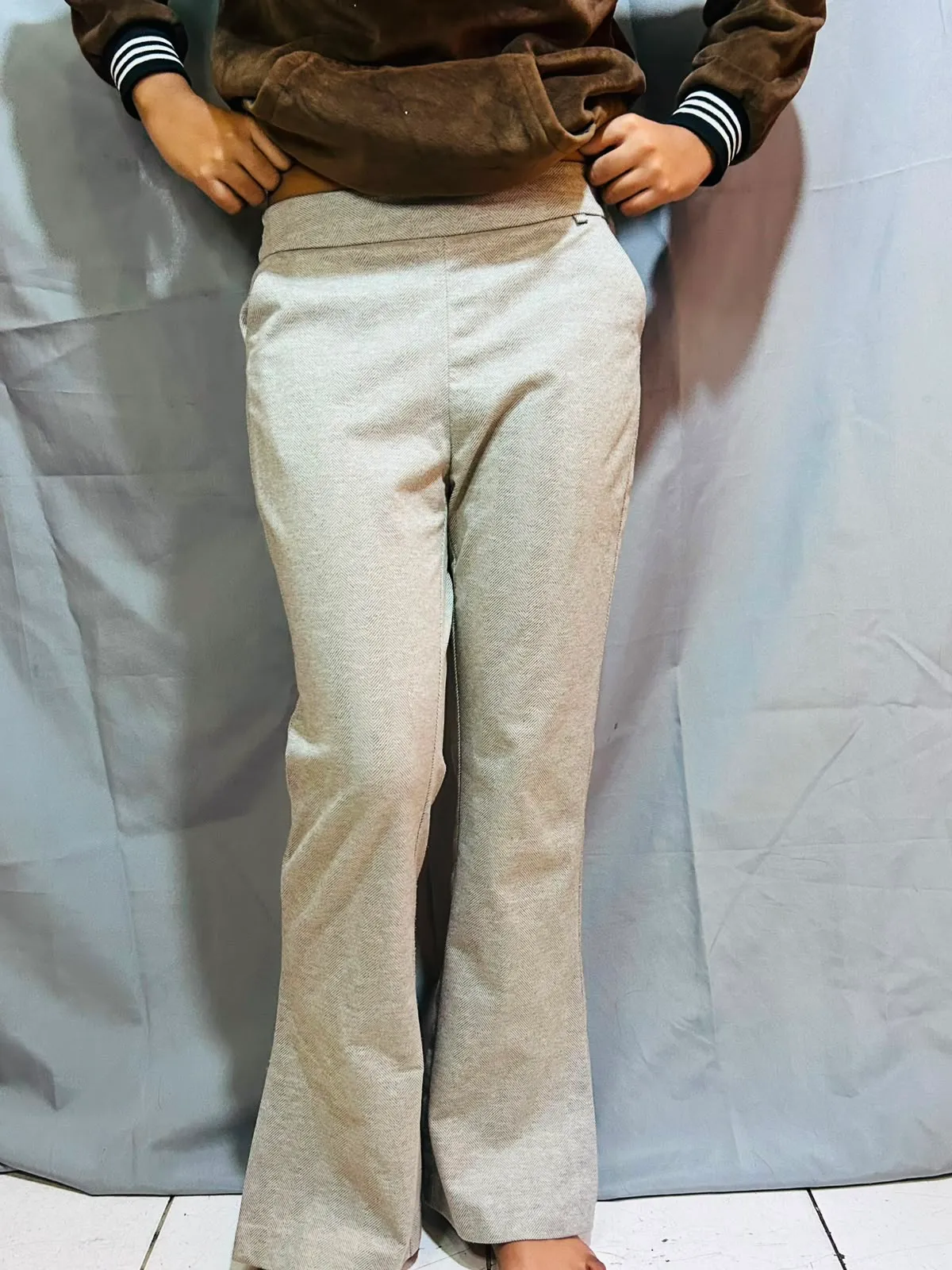 Pantaloni in velluto beige gamba larga