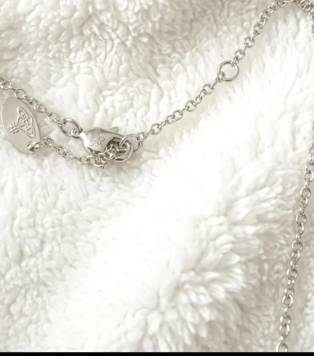 Collier pendentif Saturne noir et argent 5